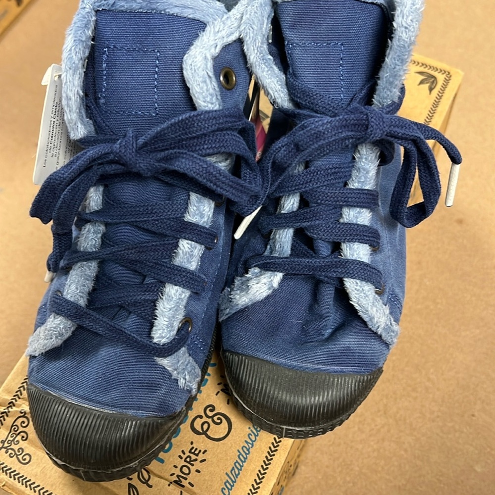 NWT Cienta High Top Chukka Sneaker